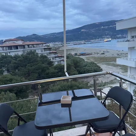 公寓 Xhuli's Vlorë